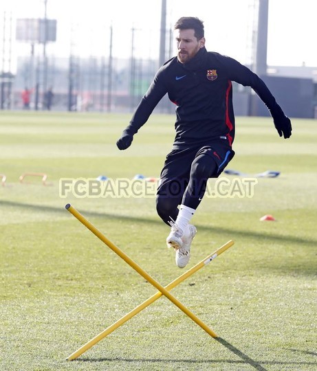 Messi tập luyện - Bóng Đá