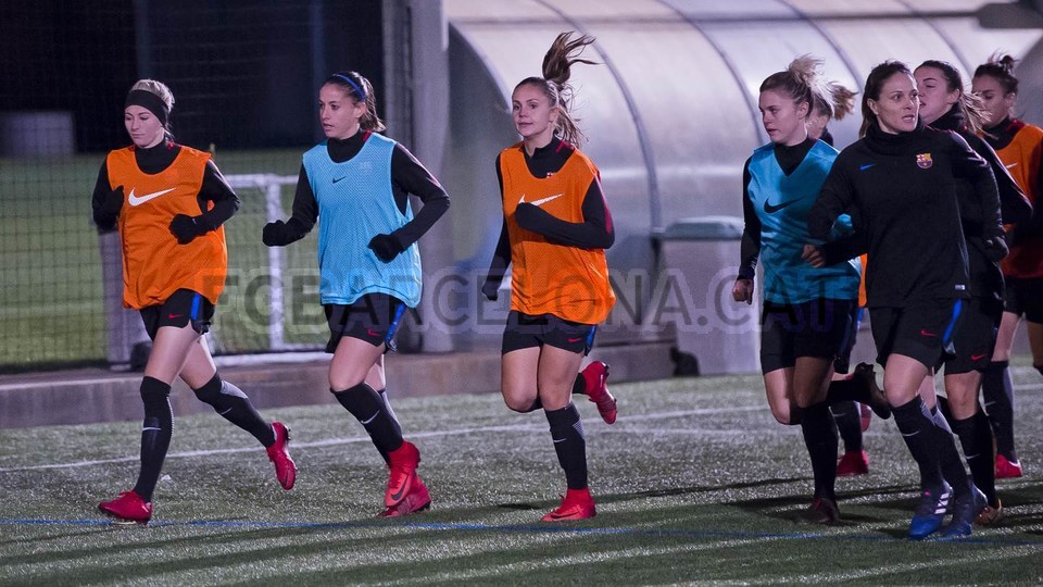 Ảnh bài viết Những bóng hồng Barca tập luyện dưới mùa Đông giá rét