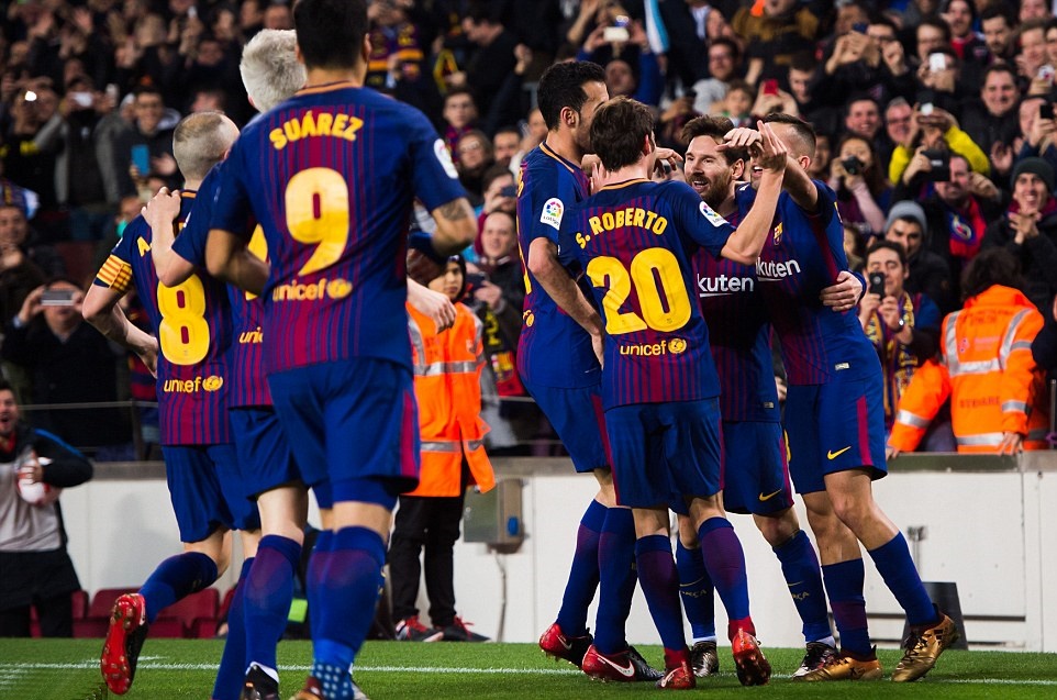 Song sát lên tiếng, Barca ngược dòng đoạt vé vào Bán kết