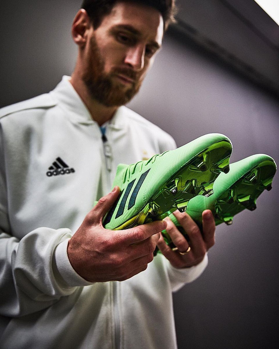 Messi ra mắt mẫu giày World Cup - Bóng Đá