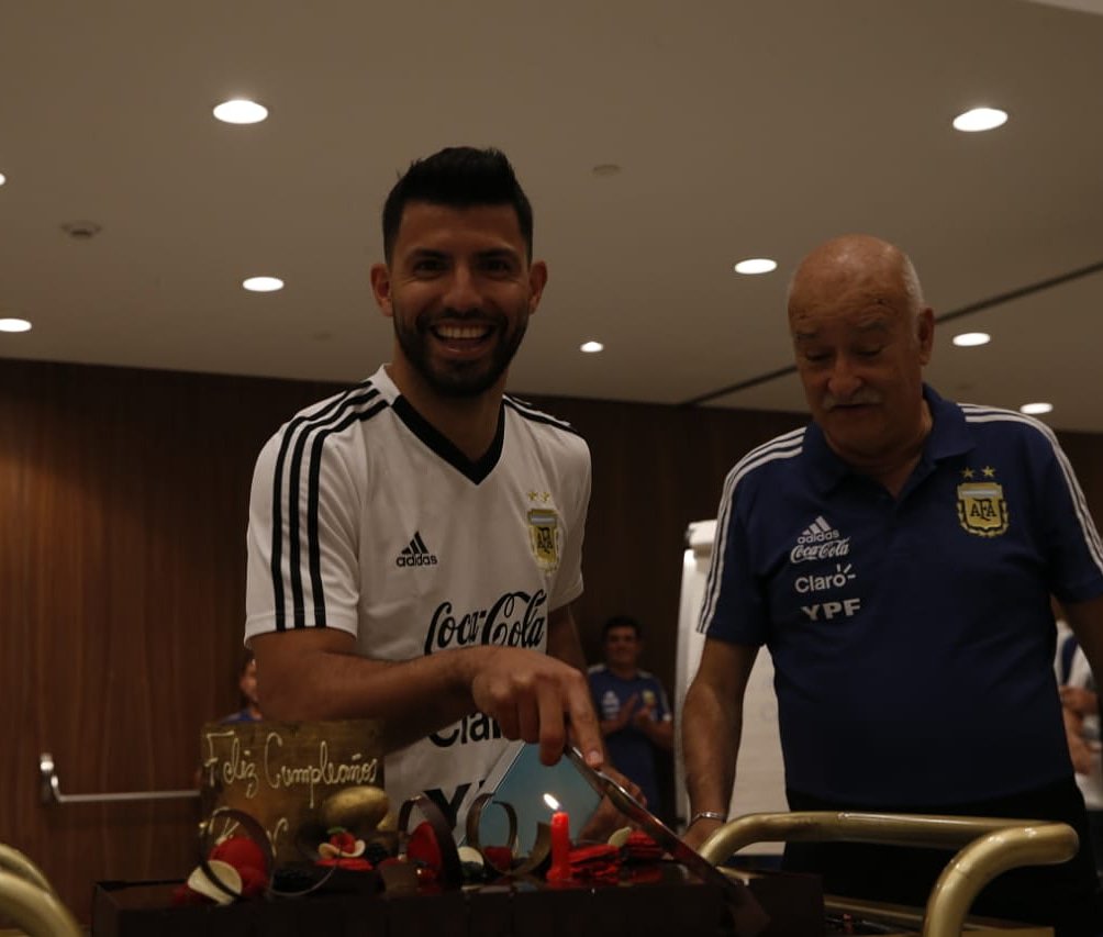 Kun Aguero rạng rỡ đón sinh nhật cùng Argentina