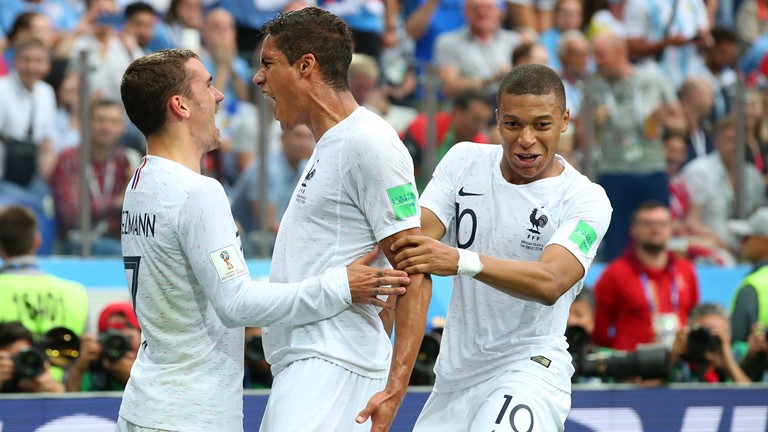 TRỰC TIẾP Uruguay 0-1 Pháp: Varane mở tỷ số (Hiệp một) - Bóng Đá