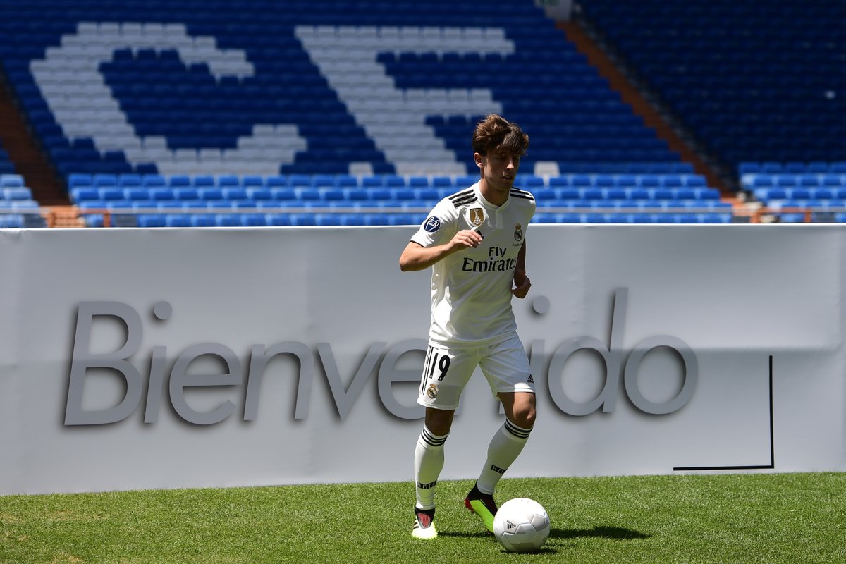 Alvaro Odriozola ra mắt real - Bóng Đá