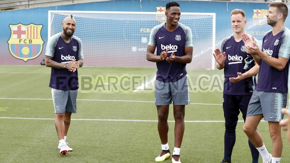 buổi tập của Vidal tại Barca - Bóng Đá