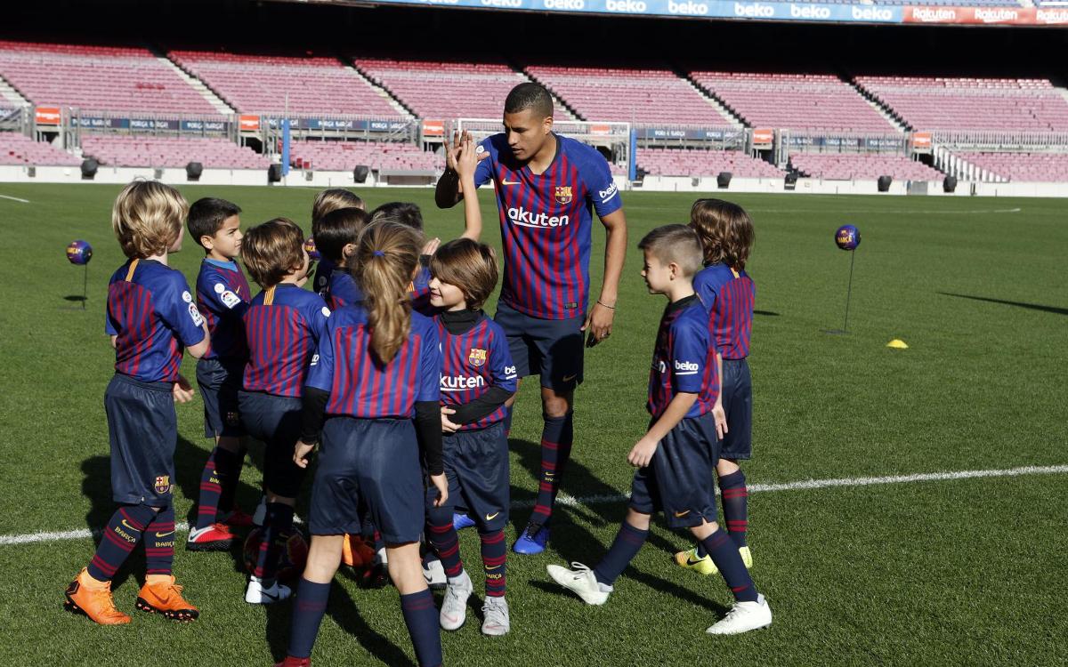 tân binh Barca ra mắt Camp Nou - Bóng Đá