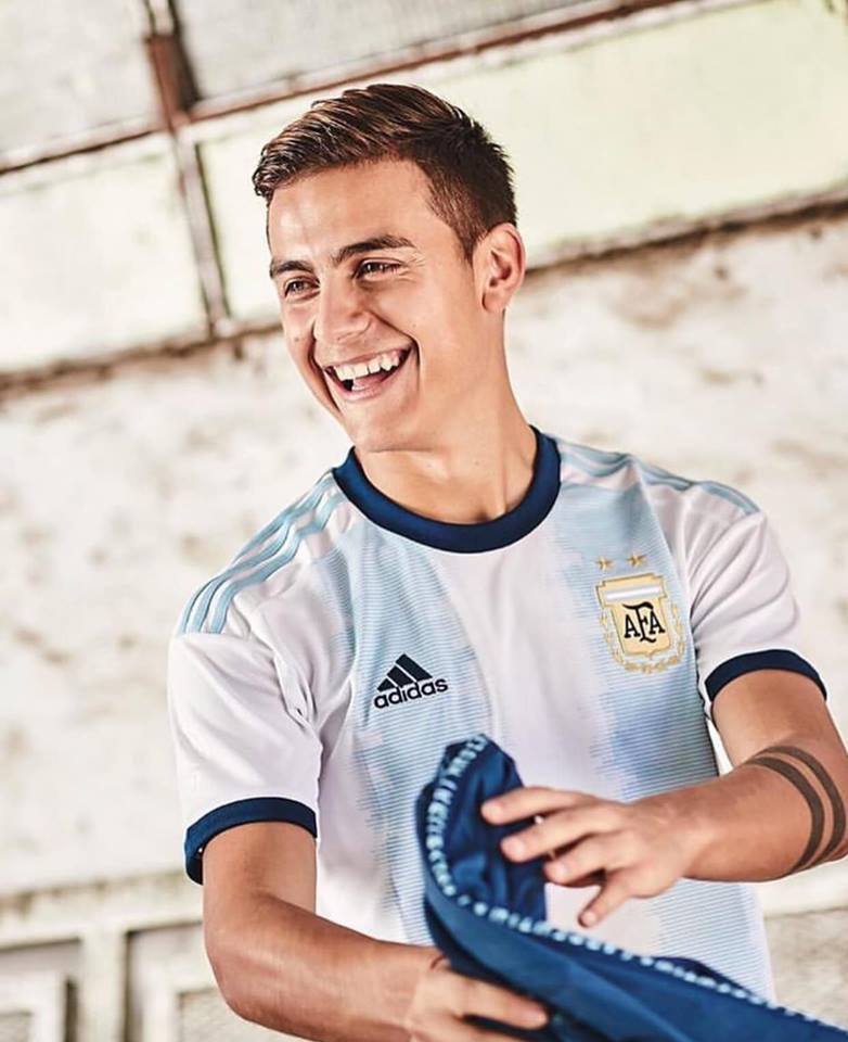 argentina ra mắt áo đấu - Bóng Đá