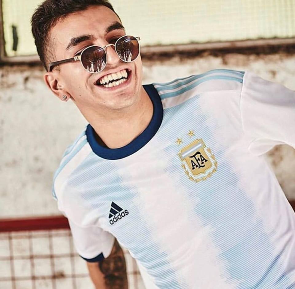 argentina ra mắt áo đấu - Bóng Đá