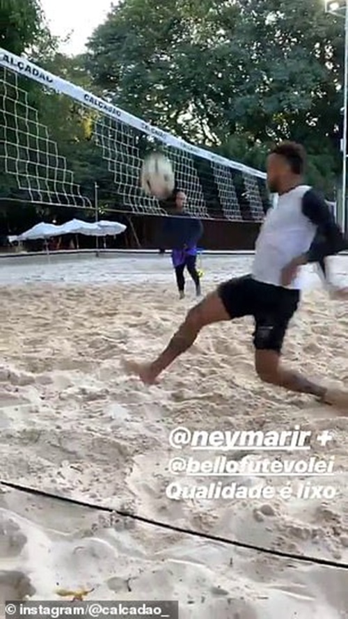 Neymar đá bóng bãi biển - Bóng Đá