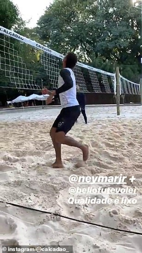 Neymar đá bóng bãi biển - Bóng Đá