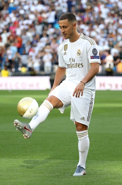 Hazard mặc số 23 của Real - Bóng Đá