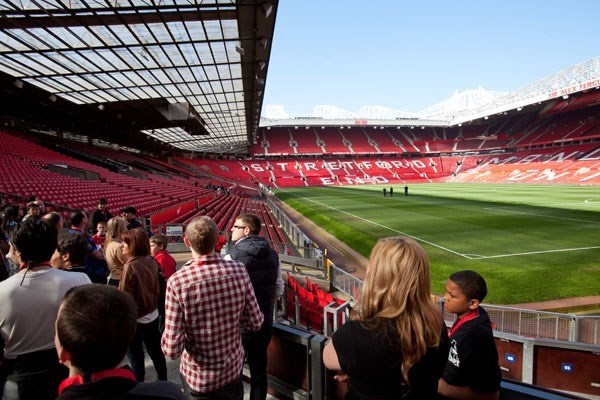 Gary Neville gợi ý bán tên sân Old Trafford - Bóng Đá