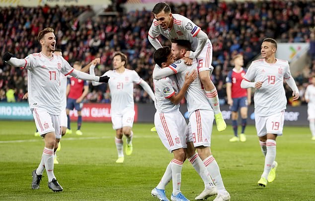 ĐT Tây Ban Nha thiết lập cột mốc mới sau 99 năm, Barca-Real hết thời