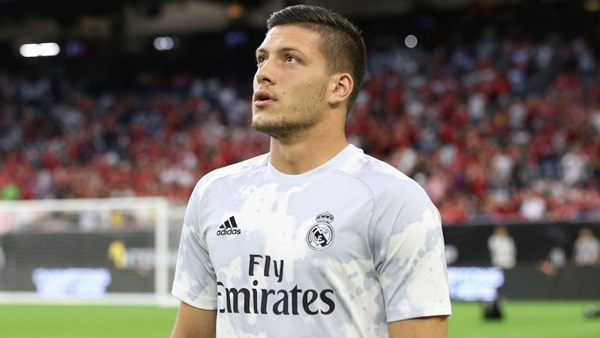 Luka Jovic sử dụng thiết bị của cầu thủ dính Corona - Bóng Đá