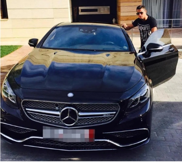 Ronaldo mua Bugatti Centodieci - Bóng Đá