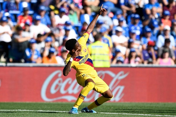 Barca bán Junior Firpo - Bóng Đá