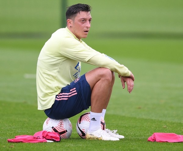 Arsenal’s win over Dundalk gives Mikel Arteta exactly what he wanted from Mesut Ozil snub - Bóng Đá