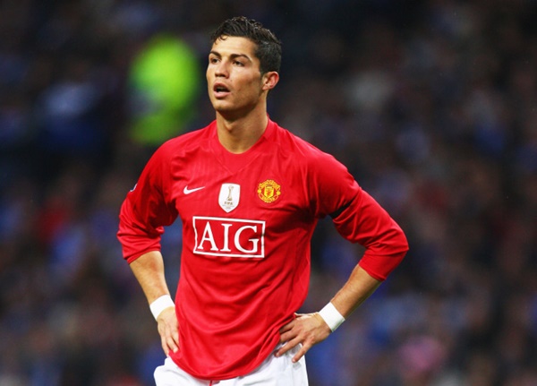 Ronaldo đến M.U, Messi đến Man City - Bóng Đá
