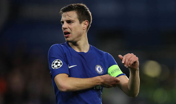 Azpilicueta cảnh báo các đồng đội.