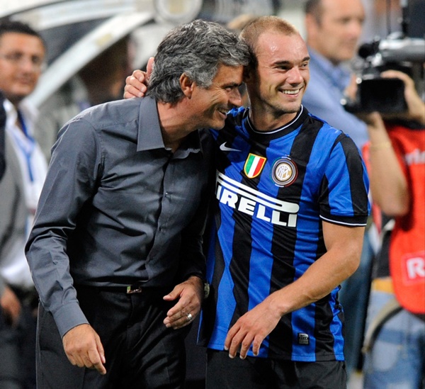 Mỗi khi có bóng trong chân, Sneijder có thể ngay lập tức tạo ra đường chuyền phát động tấn công, hoặc kết liễu đối thủ bằng những cú sút xa hiểm hóc.