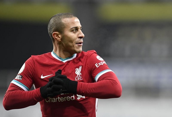 Man Utd chắc chắn sẽ rất khó khăn nếu muốn giành quyền kiểm soát tuyến giữa, khi mà Liverpool sở hữu hàng loạt hảo thủ.