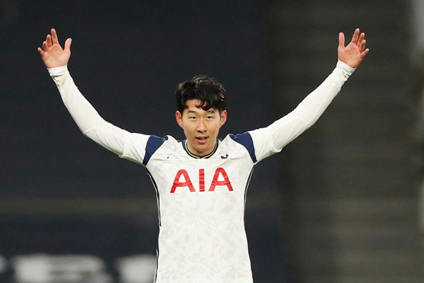 Son thậm chí được đánh giá còn xuất sắc hơn cả người đàn anh Park Ji-sung.