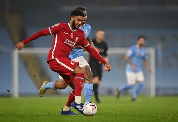 3. Joe Gomez (Anh) - Trung vệ 23 tuổi dính chấn thương đầu gối nghiêm trọng vào tháng 11 và bỏ lỡ phần còn lại của mùa giải.
