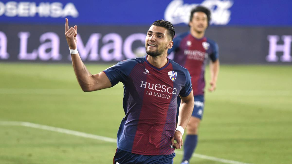 Rafa Mir là mục tiêu của Real.
