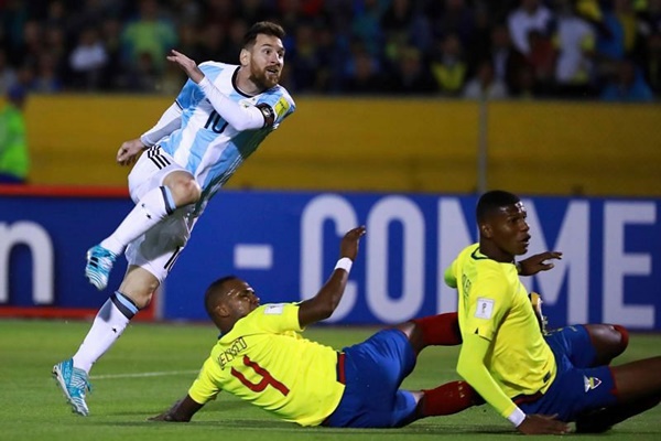 10 khoảnh khắc đáng nhớ nhất trong sự nghiệp của Messi - Bóng Đá