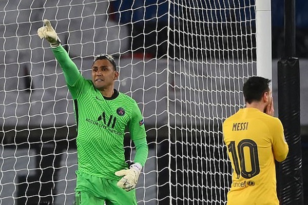 Thủ môn - Keylor Navas: Thủ thành người Costa Rica vẫn đang là chốt chặn đáng tin cậy, cho dù anh đã 34 tuổi.