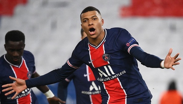 Tiền đạo - Kylian Mbappe: Chân sút 22 tuổi là nhân tố không thể thay thế trên hàng công PSG.