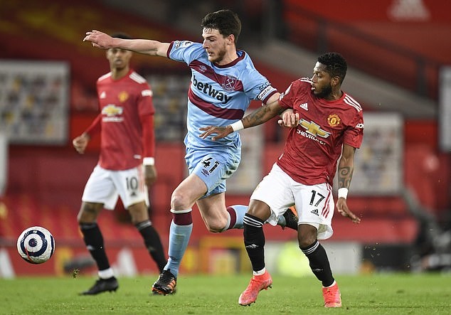 Former Manchester United midfielder Owen Hargreaves urges his old club to prioritise signing Leicester centre back Wesley Fofana and West Ham's Declan Rice - Bóng Đá