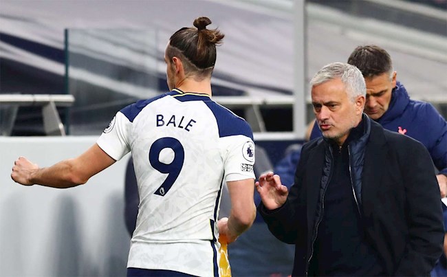 Mourinho bị sa thải vì không trọng dụng Bale?