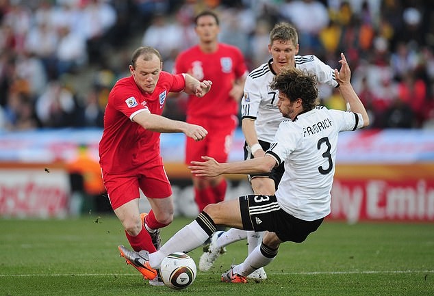 Rooney muốn dùng 3 tiền vệ đánh chặn trong trận gặp Đức - Bóng Đá