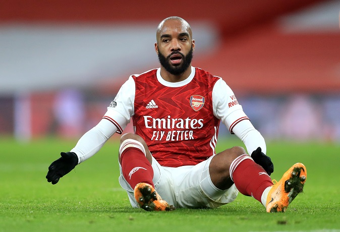 Arsenal 'aggressively' trying to sell Alexandre Lacazette but face two major obstacles - Bóng Đá