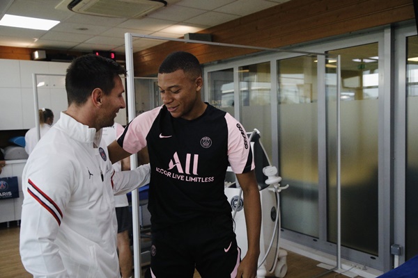 Mbappe gặp Messi - Bóng Đá