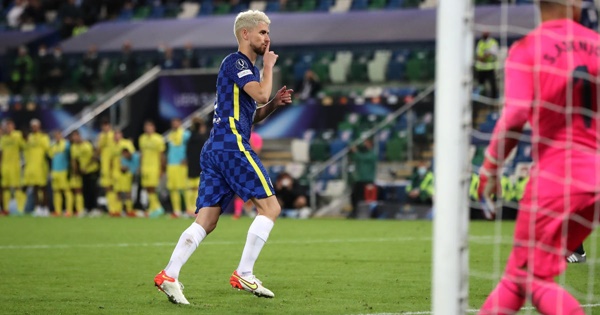 Tiền vệ trung tâm - Jorginho: Tuyển thủ Italia đang là "máy đếm nhịp" trong lối chơi của Chelsea. Dự bị cho anh còn có Mateo Kovacic.