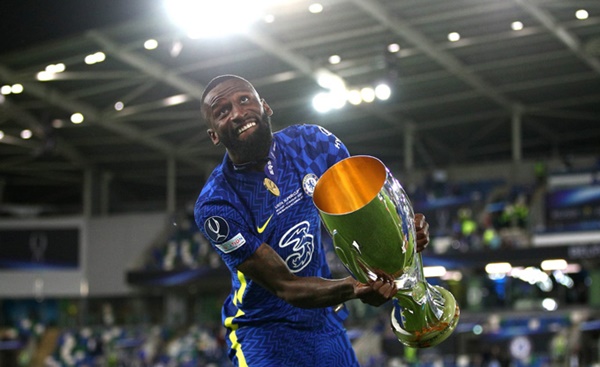 Trung vệ - Antonio Rudiger: Cầu thủ người Đức lột xác mạnh mẽ dưới thời Tuchel. Nhưng anh không được phép chủ quan khi Andreas Christensen sẵn sàng chiếm vị trí bất cứ lúc nào.