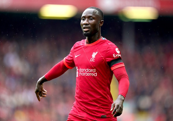 Tiền vệ trung tâm - Naby Keita: HLV Jurgen Klopp đang nỗ lực giúp Keita khỏa lấp khoảng trống mà Wijnaldum để lại.