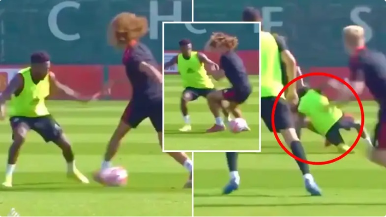 Man United Youngster DESTROYS Fred In First Team Training Session - Bóng Đá