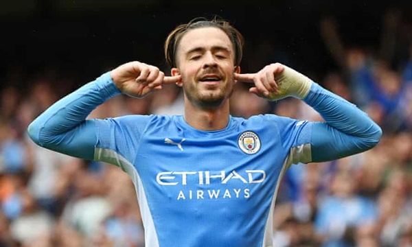 7. Jack Grealish (Man City) - 300.000 bảng/tuần: Kỳ chuyển nhượng mùa Hè vừa qua, The Citizens phá vỡ kỷ lục chuyển nhượng của nước Anh khi chi 100 triệu bảng chiêu mộ Grealish, đồng thời trao cho cầu thủ này mức thu nhập cao ngất ngưỡng.