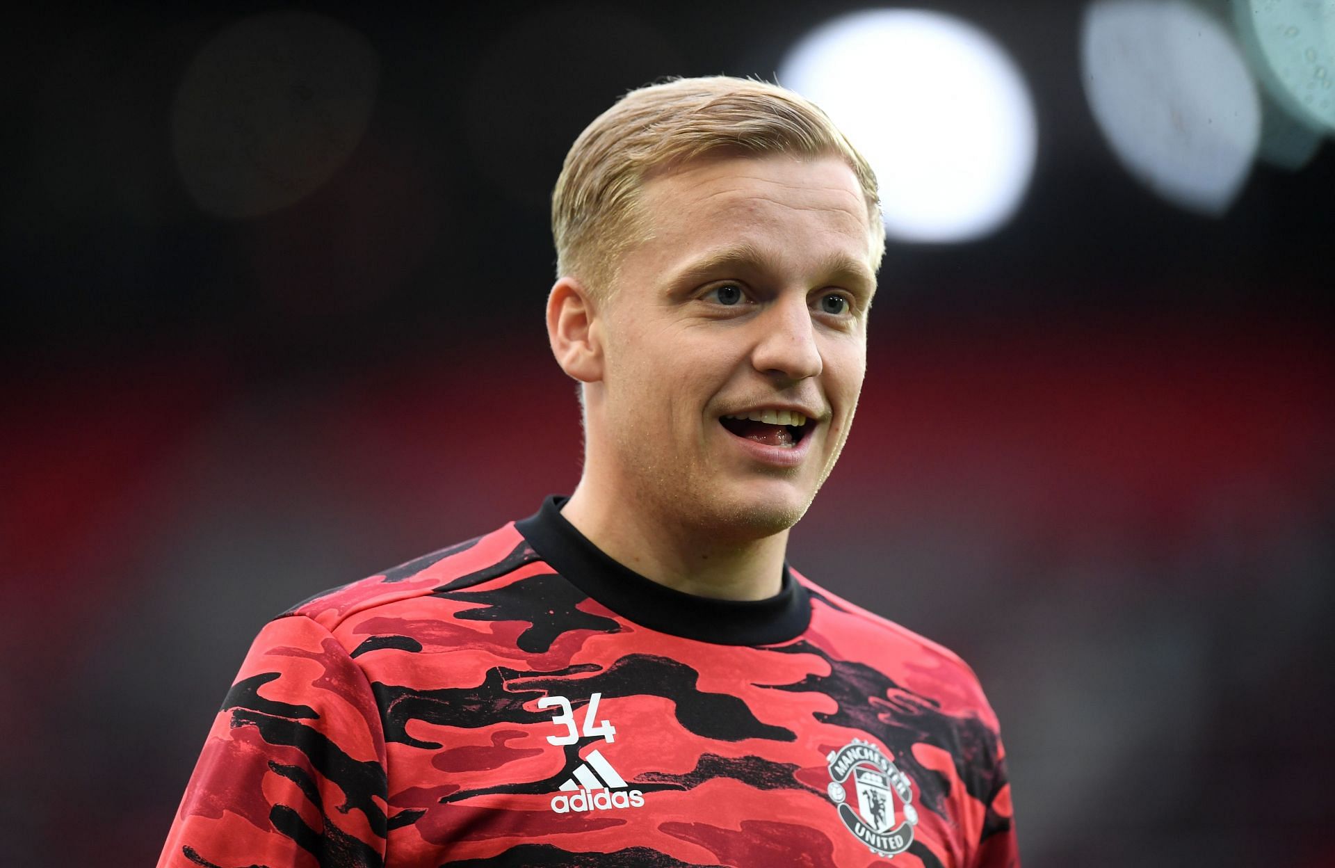 Van de Beek cần ra đi để được thi đấu nhiều hơn.