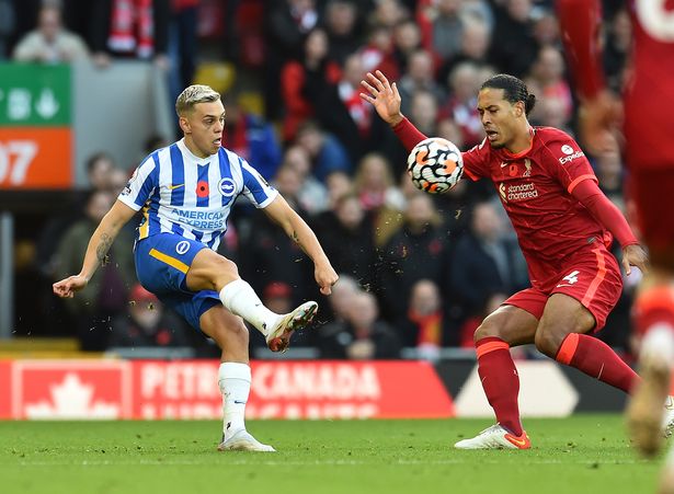 Van Dijk chơi thiếu thuyết phục.