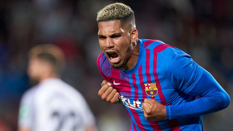 The Blues are said to be chasing the signing of Barcelona’s Ronald Araujo - Bóng Đá