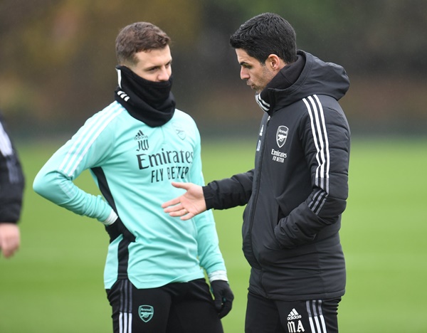 Vòng 17 Premier League, Arsenal sẽ có cuộc tiếp đón West Ham trên sân nhà. Trận derby giữa 2 CLB thành London giờ đây đã trở nên căng thẳng hơn, khi The Hammers có những bước tiến vượt bậc.