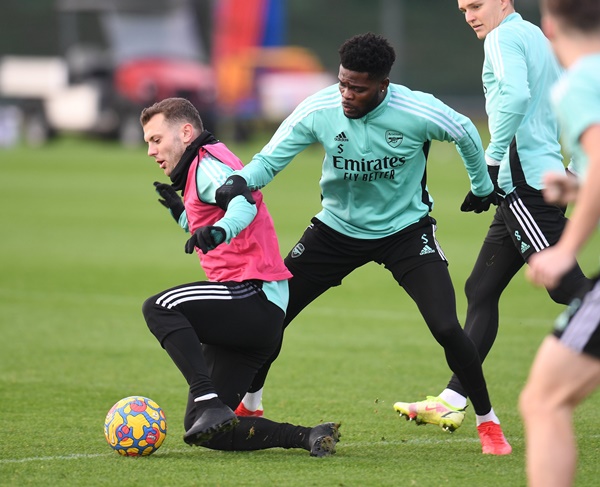 Jack Wilshere vẫn đang trong thời gian tập luyện cùng đội một Arsenal, chờ đợi một lời mời vào tháng Giêng.