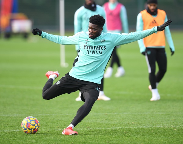 Chỉ cần đánh bại West Ham, Arsenal sẽ đặt chân vào top 4. Do đó các cầu thủ tập luyện đầy khí thế, cho thấy quyết tâm hạ gục đội bóng cùng thành phố.