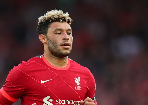 Tiền đạo phải - Oxlade-Chamberlain: Ngôi sao người Anh đang khao khát chứng tỏ bản thân.