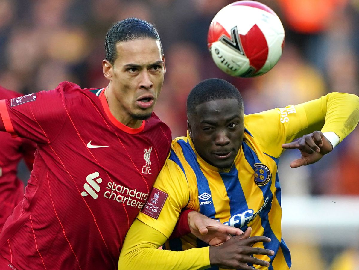 Classy Liverpool hero Virgil van Dijk provides Shrewsbury Town goalscorer Daniel Udoh with ultimate memento - Bóng Đá