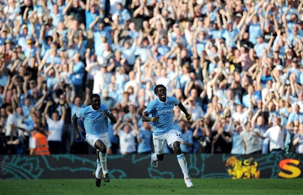 Màn ăn mừng đi vào lịch sử của Adebayor.