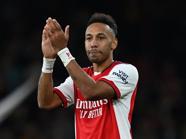 Lampard được khuyên chiêu mộ Aubameyang.